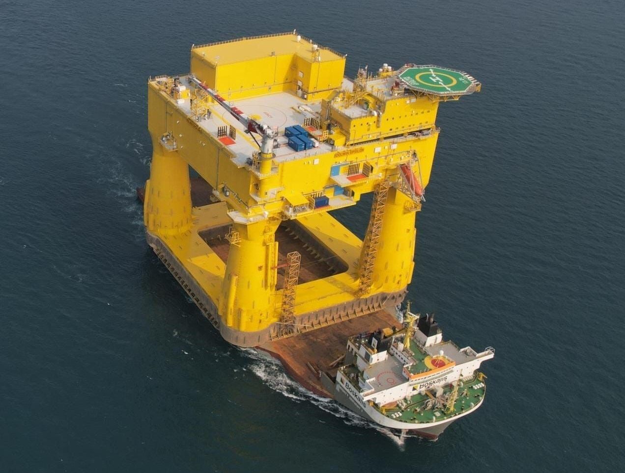 Specialanpassade AVM-isolatorer från Vibratec hänger upp boendemodulerna på den här plattformen. De förhindrar att vibrationer skadar besättningen.