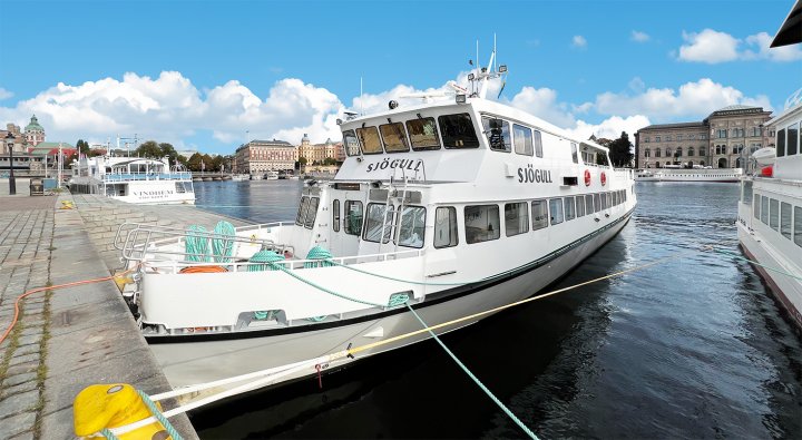 Image of the passenger ferry Sjögull wich traffics the Stockholm archipelago