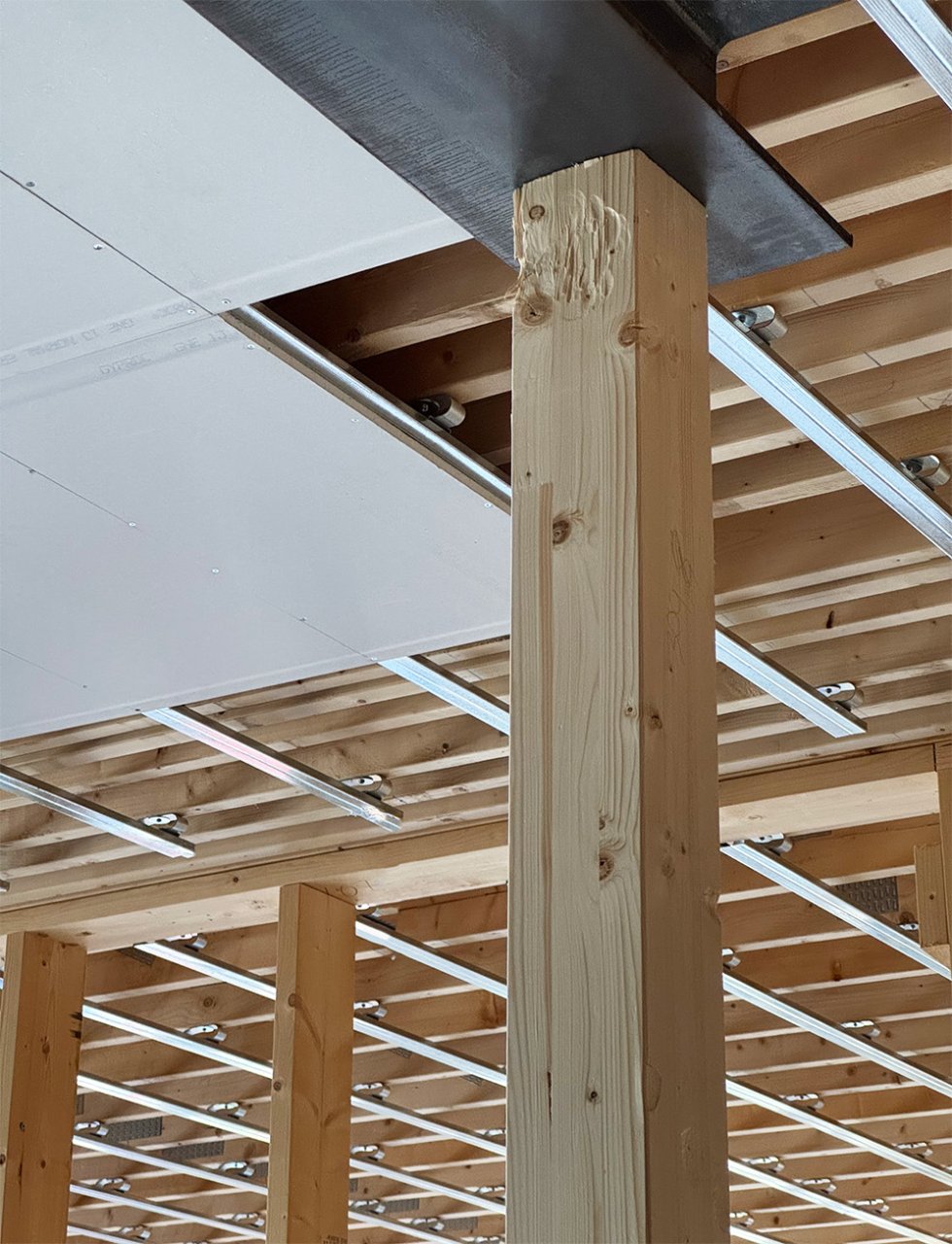 Image of ceiling installation with Vibratec acoustic ceiling hanger VT-ACC